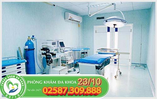 Phòng khám được trang bị đầy đủ trang thiết bị y tế hiện đại