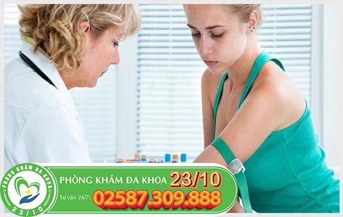 Nên xét nghiệm máu vào buổi sáng sớm